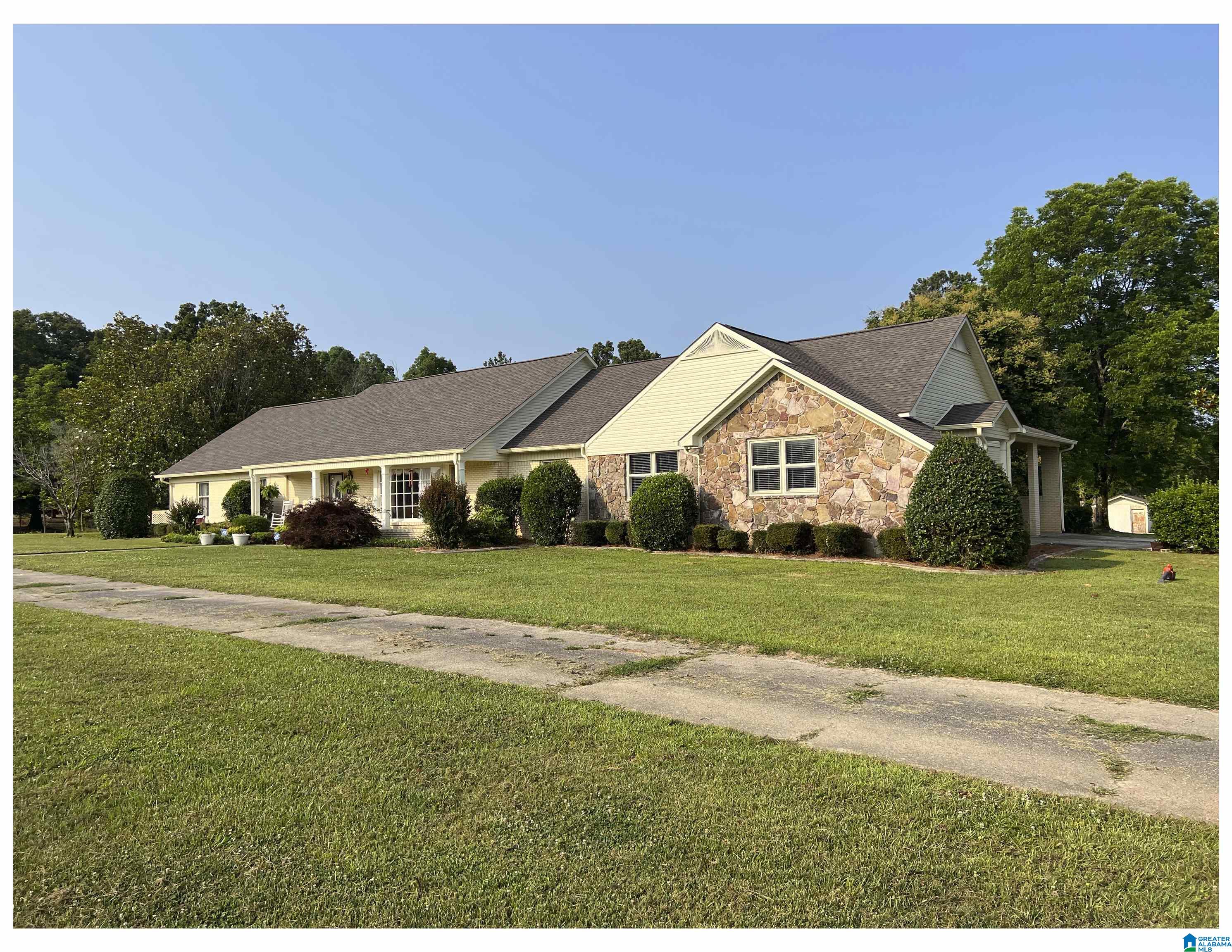 555 Ponderosa Road Hayden, AL 35079 - Photo 1 of 60
