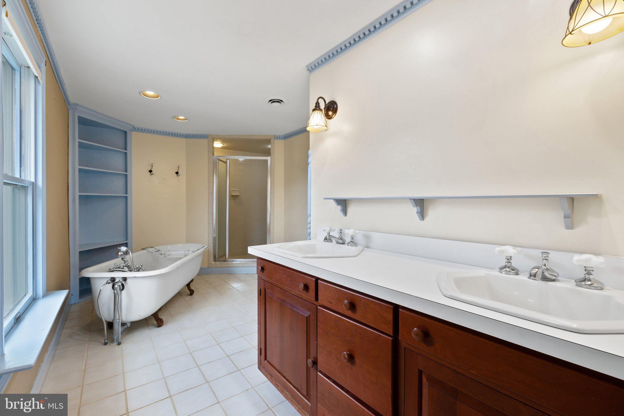 5385 Courtneys Corner Road Sumerduck, VA 22742 - Photo 42 of 88 Primary Owner's Bath