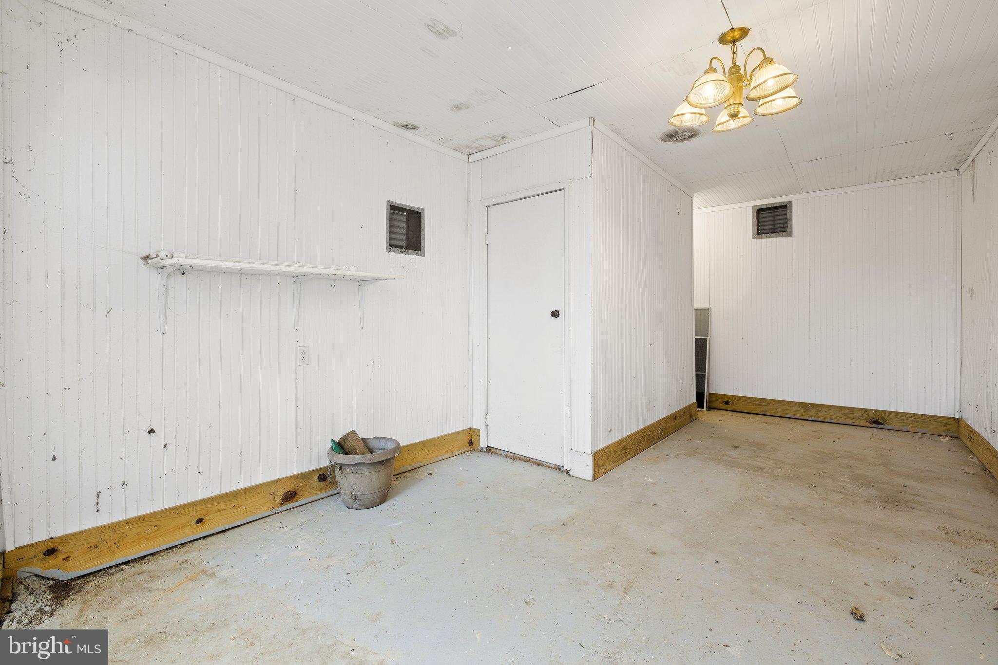 5385 Courtneys Corner Road Sumerduck, VA 22742 - Photo 58 of 88 Inside Carriage House Garage