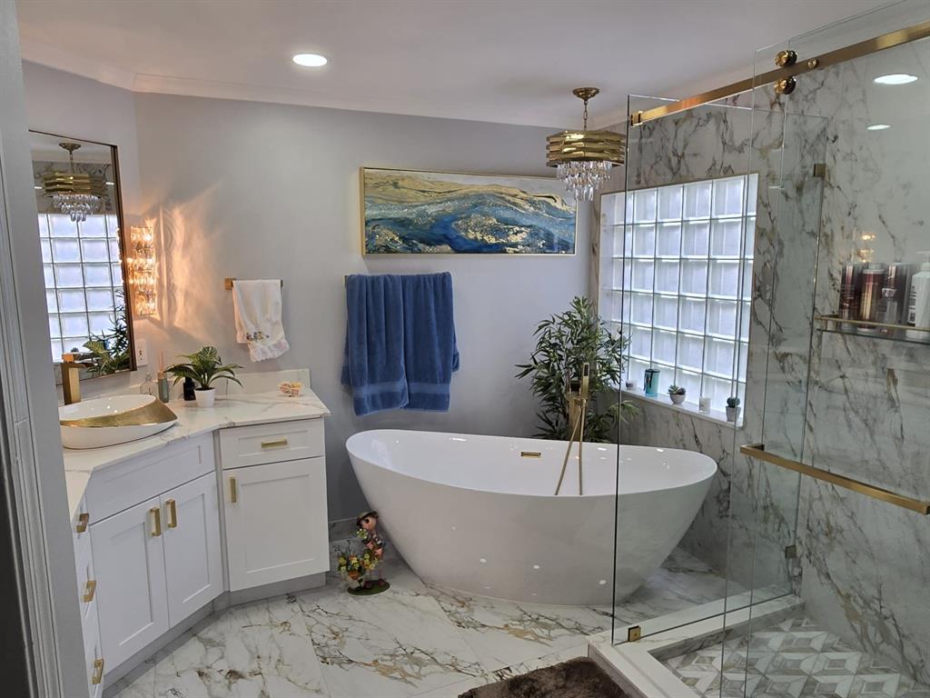 22112 Altona Drive Boca Raton, FL 33428 - Photo 15 of 40 a view of a bathtub in a bathroom