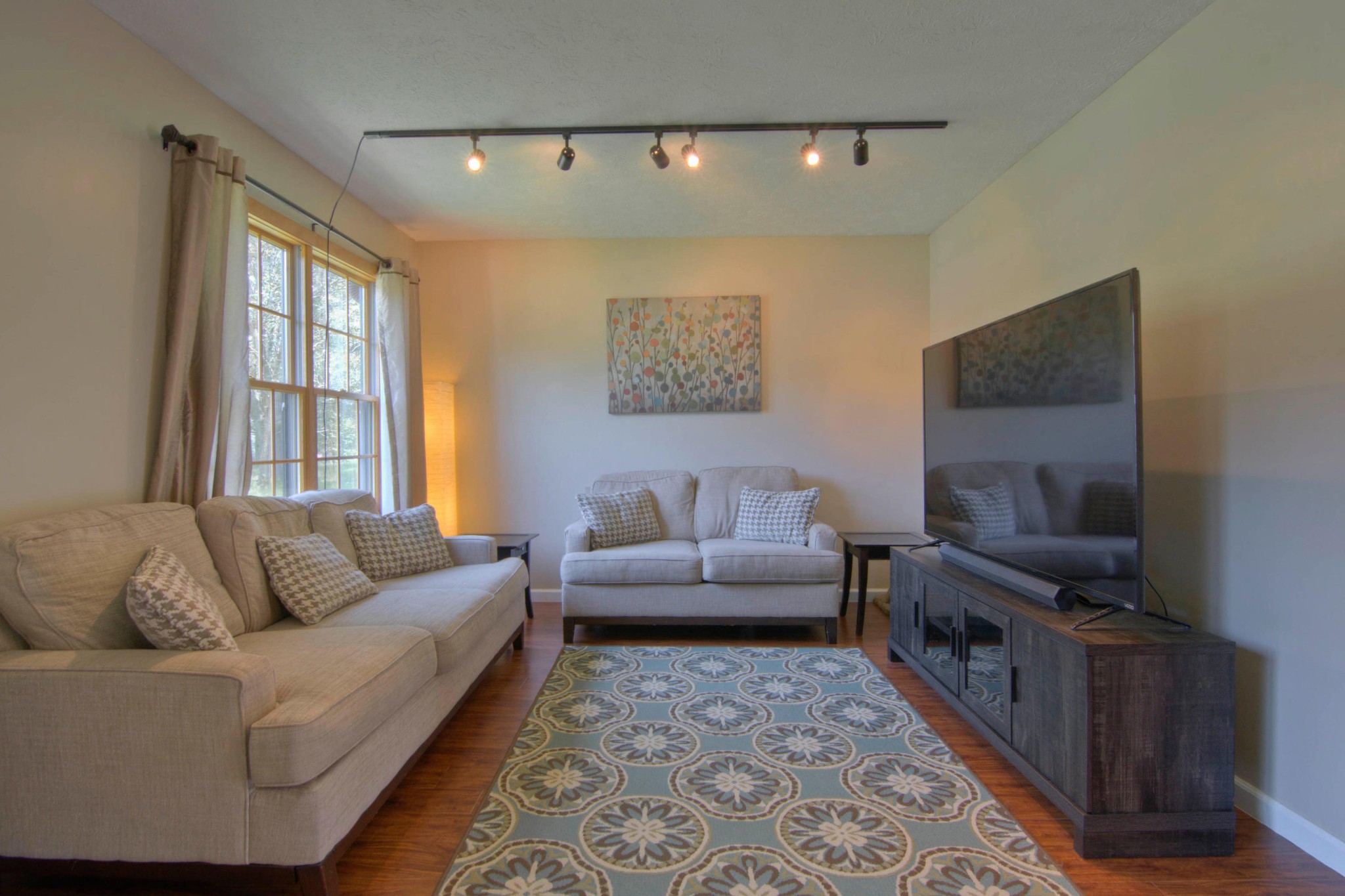 425 Oran Road Knoxville, TN 37934 - Photo 5 of 32 a living room with furniture and a flat screen tv