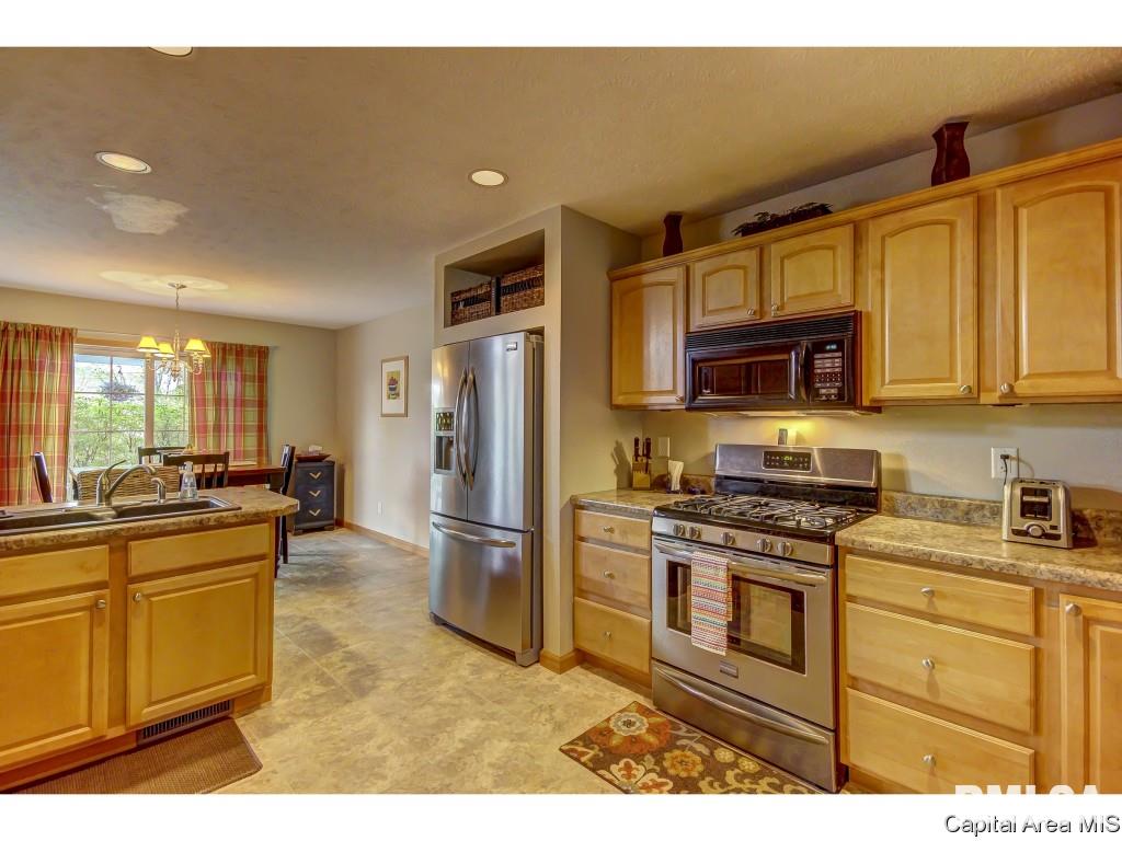 2820 Kipling Drive Springfield, IL 62711 - Photo 9 of 32