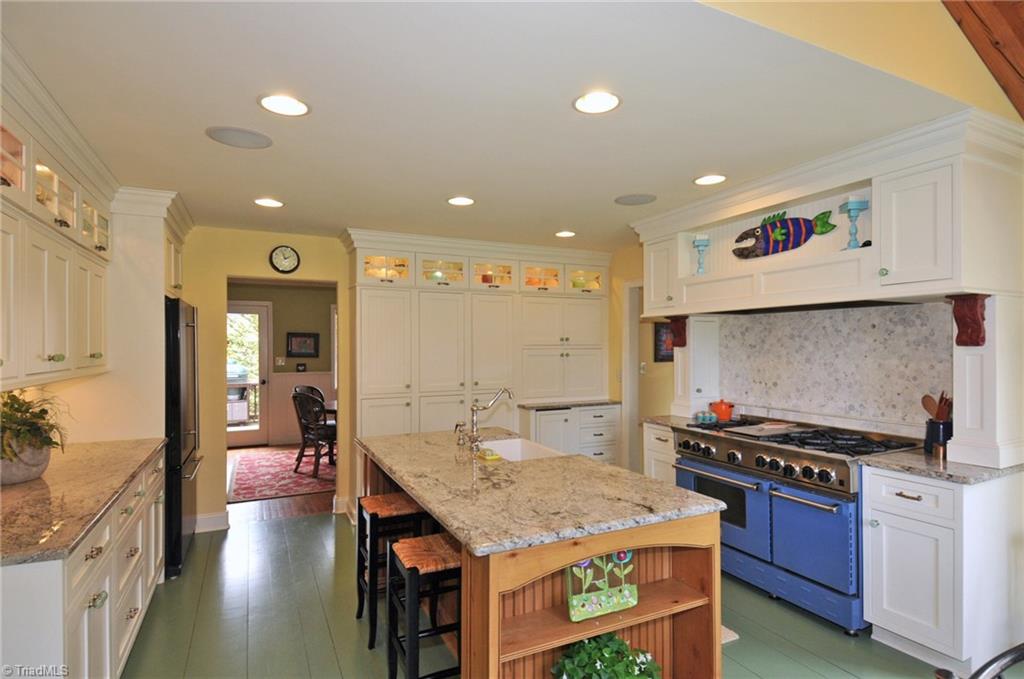 4512 Cotswold Road Pfafftown, NC 27040 - Photo 5 of 30 Kitchen