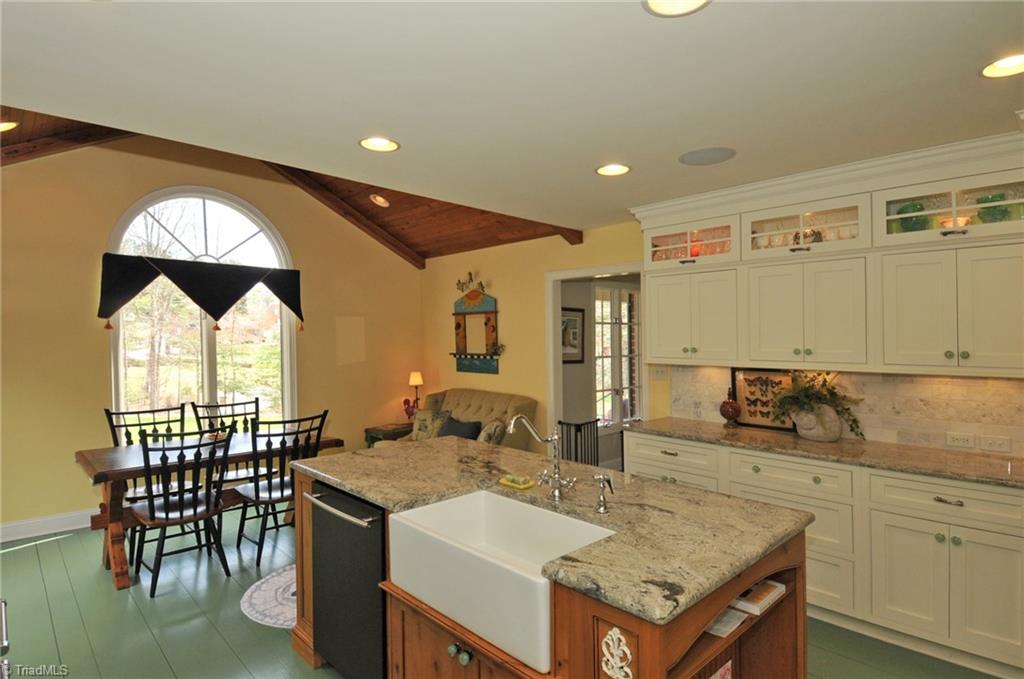 4512 Cotswold Road Pfafftown, NC 27040 - Photo 6 of 30 Kitchen
