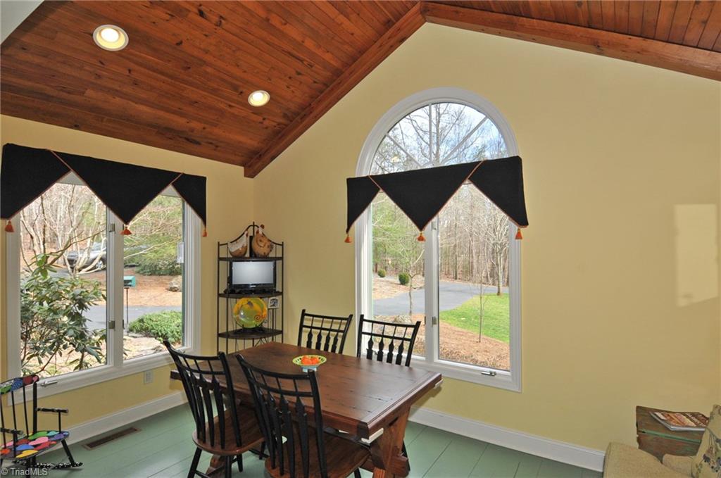 4512 Cotswold Road Pfafftown, NC 27040 - Photo 7 of 30 Breakfast