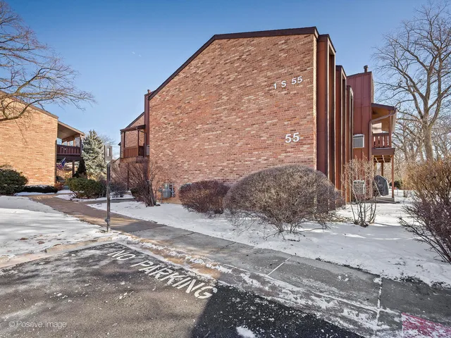 $315,000 | 1-s055 Spring Road, Unit 2C, Oak Brook, IL 60181