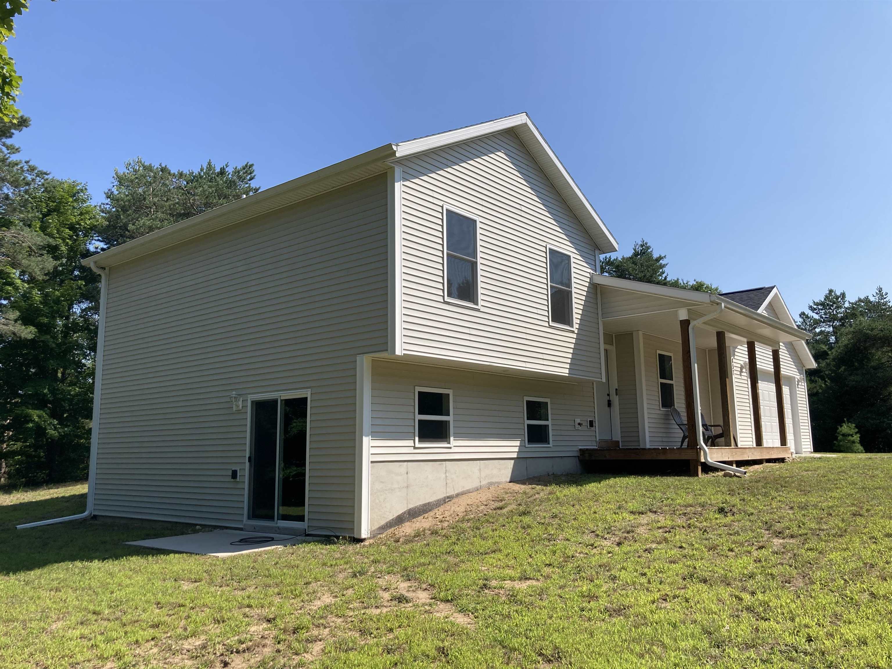 837 North Reynolds Road Interlochen, MI 49643 - Photo 3 of 29 1925195-b8db3d5b-0f06-4a6a-a541-fa63665db61e.JPG
