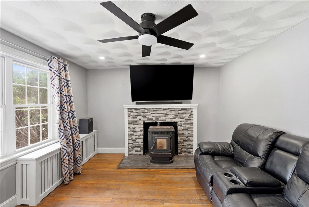 1349 West Shore Road Warwick, RI 02889 - Photo 2 of 11