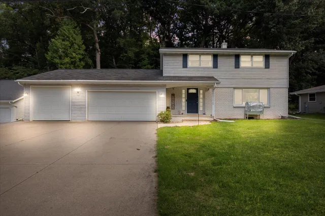 $359,900 | 1010 Cornelius Drive, Green Bay, WI 54311