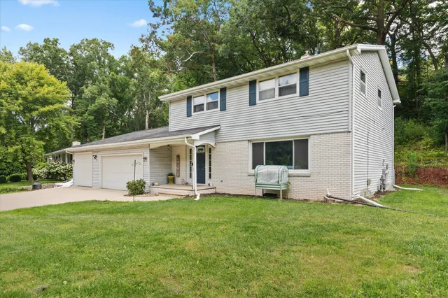 $359,900 | 1010 Cornelius Drive, Green Bay, WI 54311