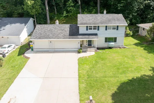$359,900 | 1010 Cornelius Drive, Green Bay, WI 54311