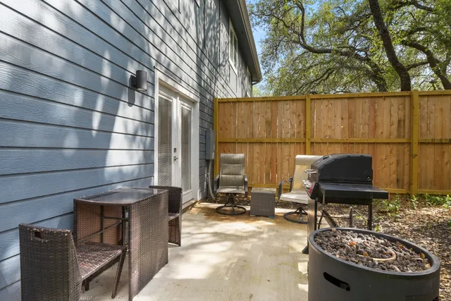 $2,495 | 24700 Whitney Drive, Unit B, Spicewood, TX 78669