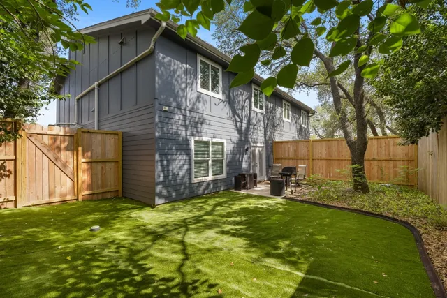 $2,495 | 24700 Whitney Drive, Unit B, Spicewood, TX 78669