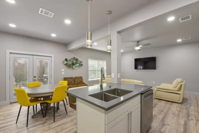 $2,495 | 24700 Whitney Drive, Unit B, Spicewood, TX 78669