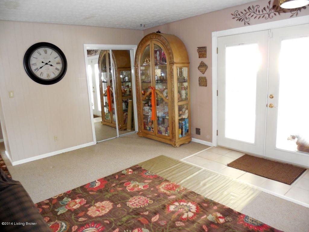 4603 Hedges Road Louisville, KY 40216 - Photo 10 of 22 Famroom3