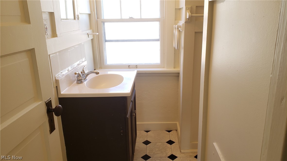 959 Pembrook Road Cleveland Heights, OH 44121 - Photo 11 of 32 Gallery Image 11