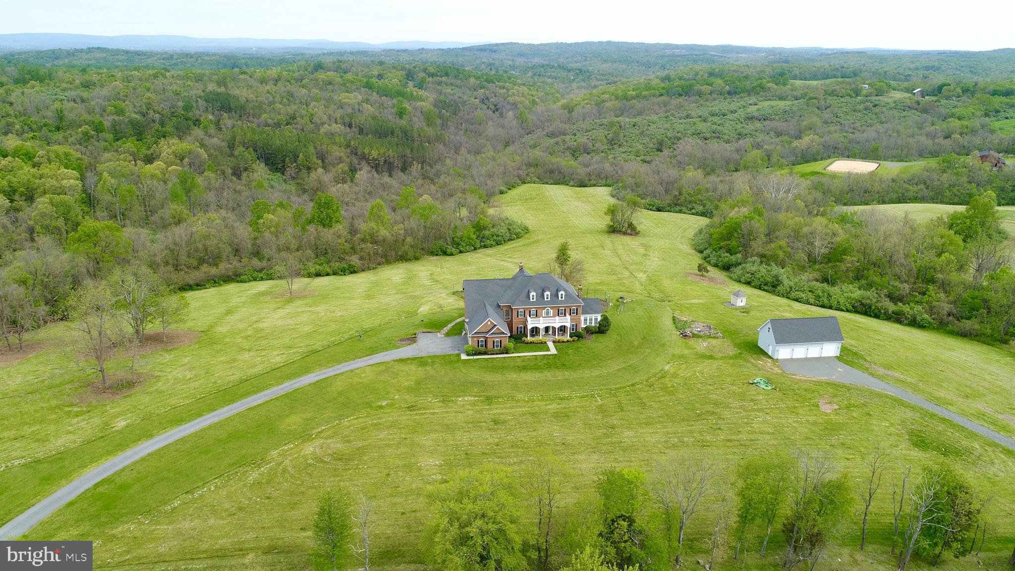 22077 Oatlands Road Aldie, VA 20105 - Photo 5 of 51 Resting on 25+ Acres!