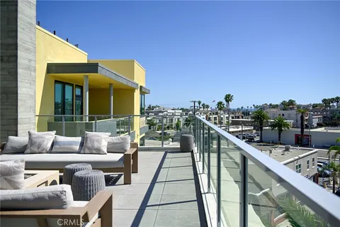$2,044,000 | 414 Main Street, Unit 400, Huntington Beach, CA 92648