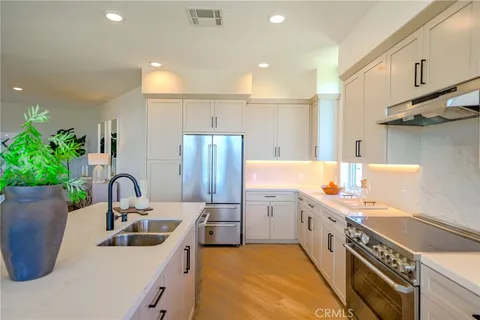 $2,044,000 | 414 Main Street, Unit 400, Huntington Beach, CA 92648