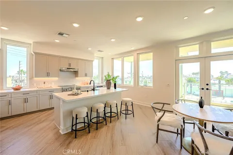 $2,044,000 | 414 Main Street, Unit 400, Huntington Beach, CA 92648