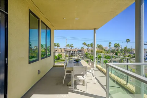 $2,044,000 | 414 Main Street, Unit 400, Huntington Beach, CA 92648