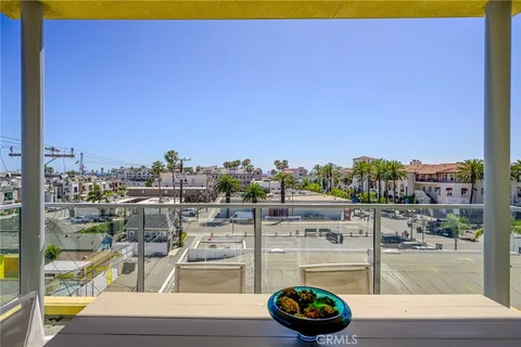 $2,044,000 | 414 Main Street, Unit 400, Huntington Beach, CA 92648