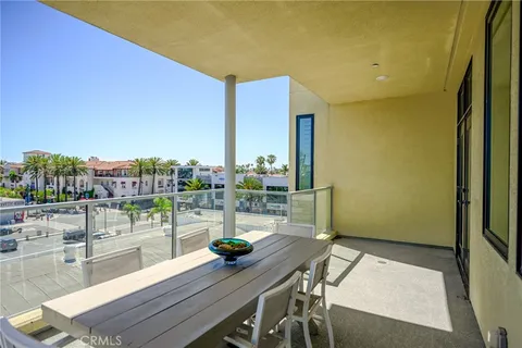 $2,044,000 | 414 Main Street, Unit 400, Huntington Beach, CA 92648