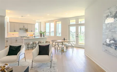 $2,044,000 | 414 Main Street, Unit 400, Huntington Beach, CA 92648