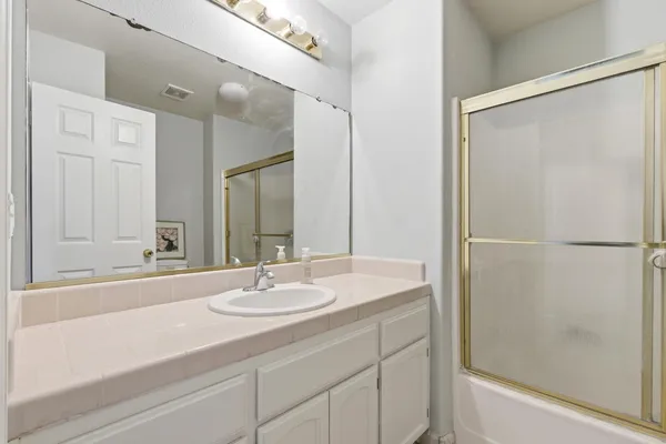 $449,950 | 242 Makenna Drive, Madera, CA 93637