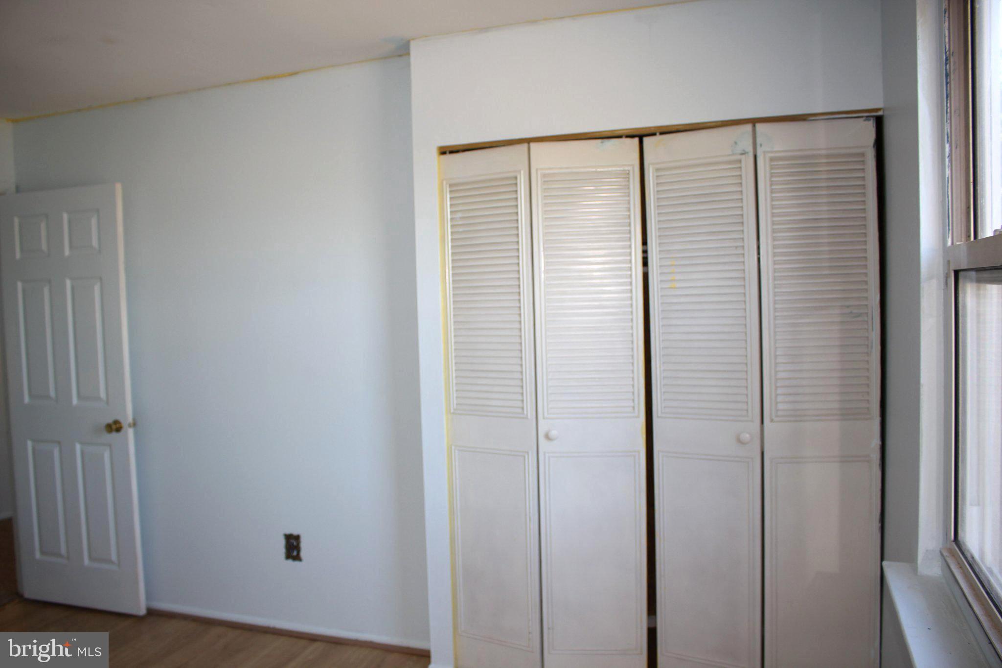 146 Oakmont Road Clementon, NJ 08021 - Photo 41 of 61 Bright and airy room with closet space.