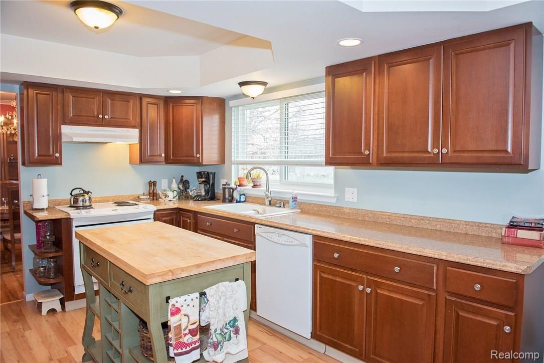 18360 Levan Road Livonia, MI 48152 - Photo 9 of 51 Levan09.jpg