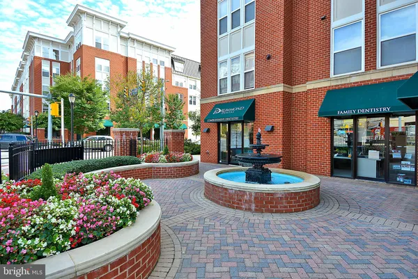$379,900 | 2665 Prosperity Avenue, Unit 447, Fairfax, VA 22031