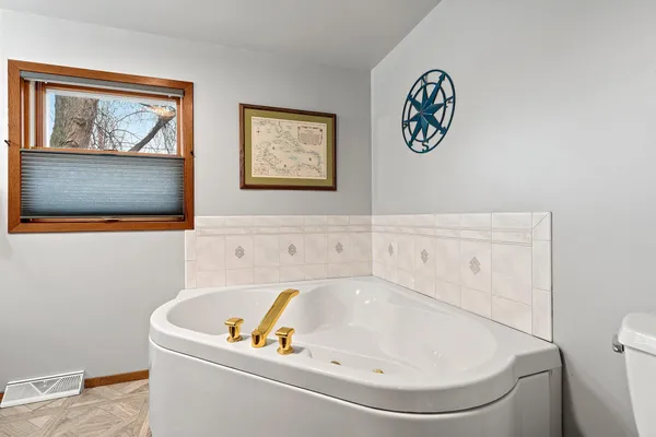 $549,900 | E5760 Waukaunaka Street, Weyauwega, WI 54983