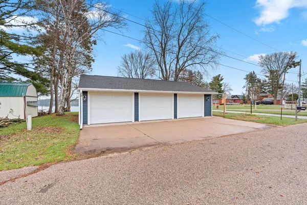 $549,900 | E5760 Waukaunaka Street, Weyauwega, WI 54983