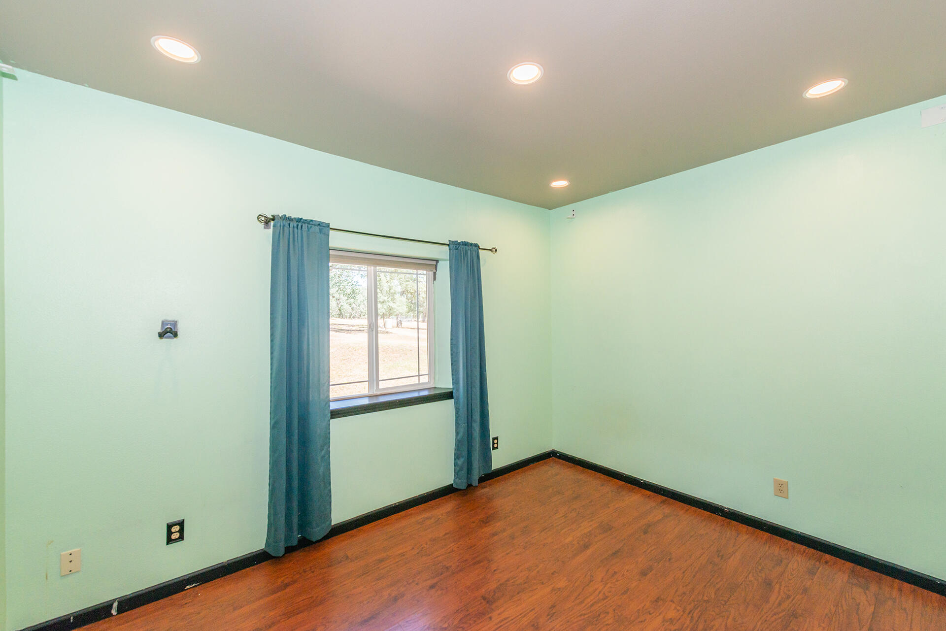 13575 Gas Point Road Igo, CA 96047 - Photo 24 of 59 Bedroom One