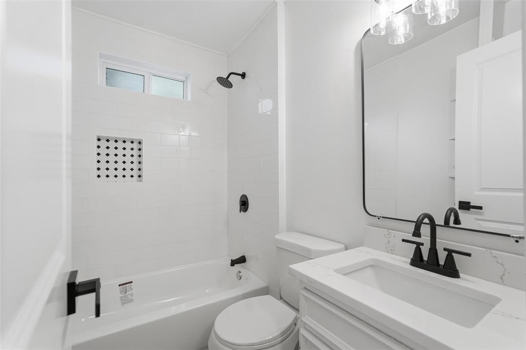 513 Paddy Street Mesquite, TX 75149 - Photo 13 of 18 a bathroom with a sink a toilet and shower