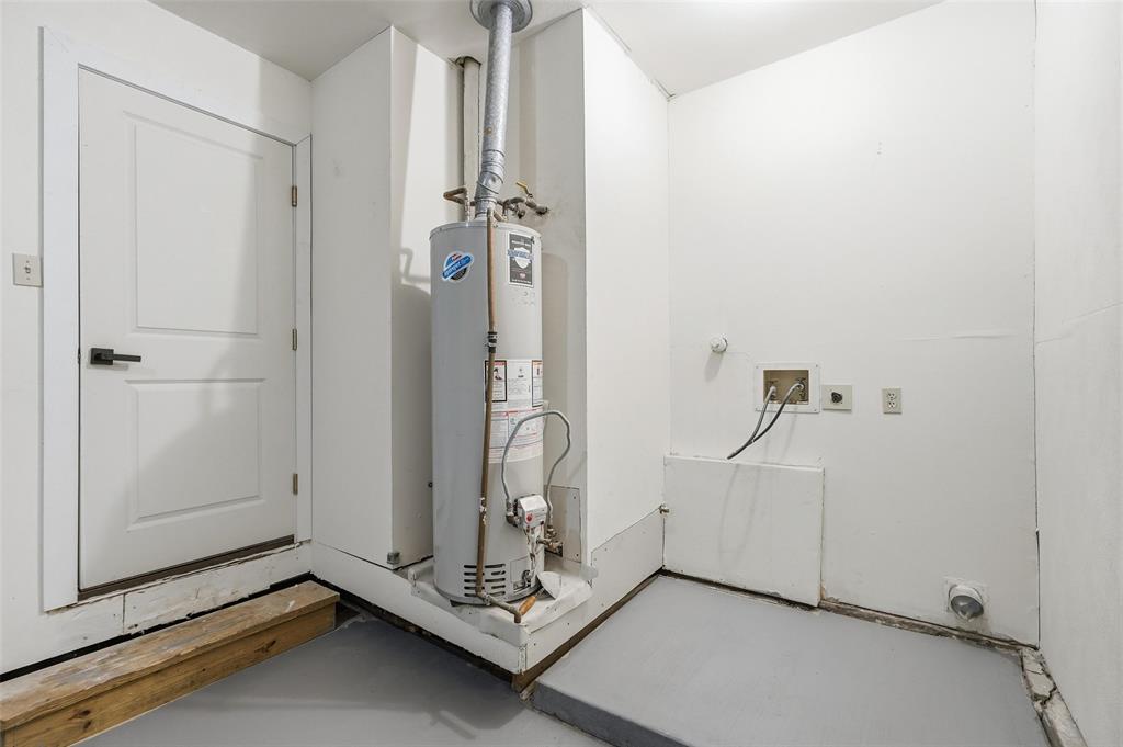 513 Paddy Street Mesquite, TX 75149 - Photo 17 of 18 a view of a bathroom with a shower