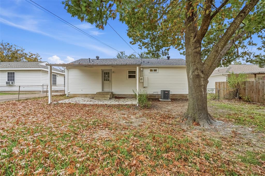 513 Paddy Street Mesquite, TX 75149 - Photo 18 of 18 a backyard of a house with lots of green space