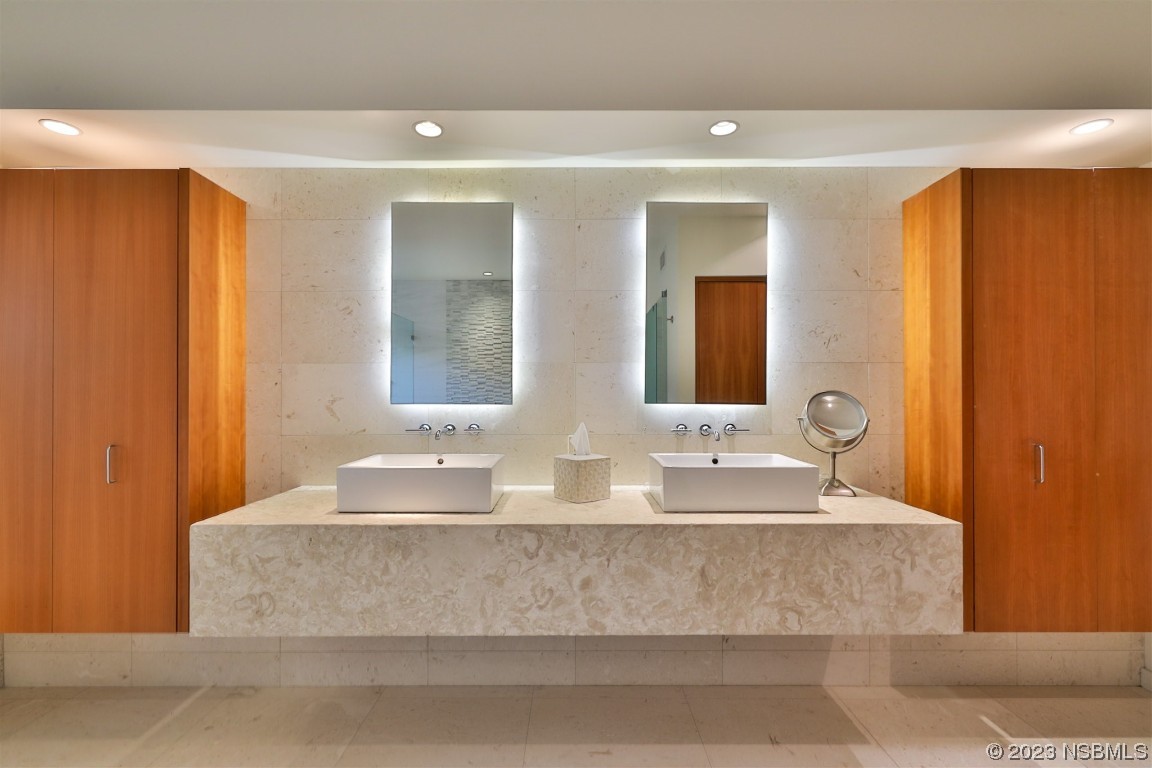 1006 South Riverside Drive Edgewater, FL 32132 - Photo 37 of 75 a bathroom with double vanity sinks and a mirror