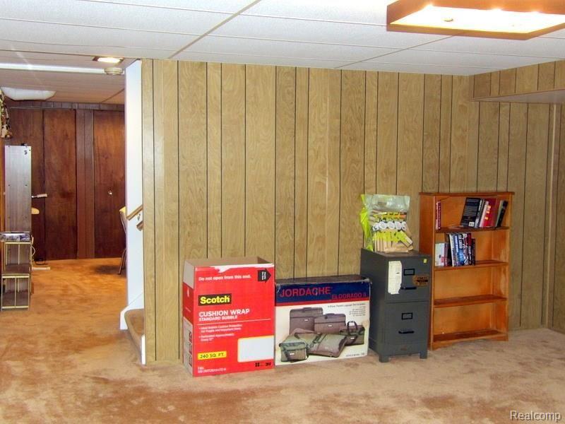16805 Rudgate Street Southgate, MI 48195 - Photo 25 of 29 100_7015.JPG