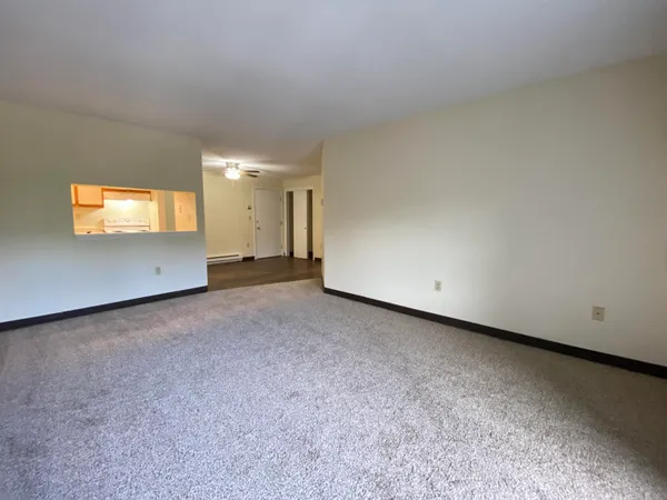 $1,652 | 121 Eastern Avenue, Unit 104, Manchester, NH 03104