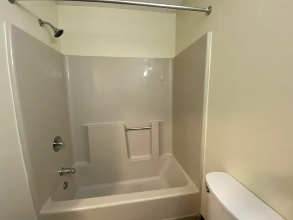 $1,652 | 121 Eastern Avenue, Unit 104, Manchester, NH 03104