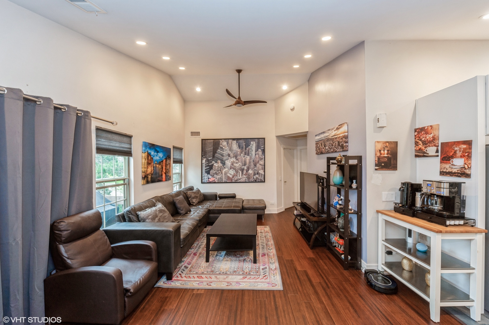 903 Ridgefield Lane Wheeling, IL 60090 - Photo 3 of 15 a living room with furniture and wooden floor