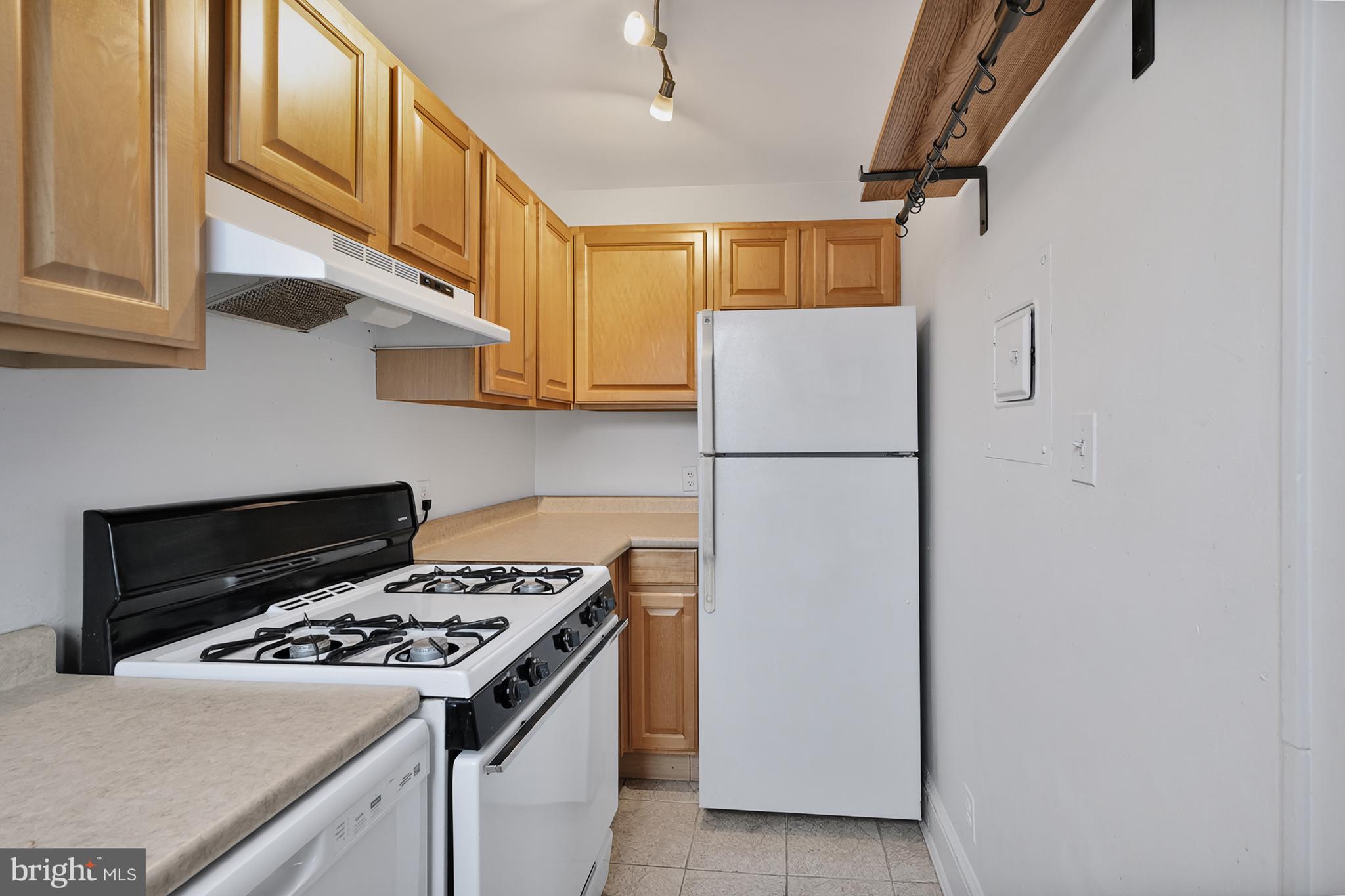 1820 Clydesdale Place Northwest, Unit 411 Washington, DC 20009 - Photo 12 of 33 a kitchen with a refrigerator and a stove