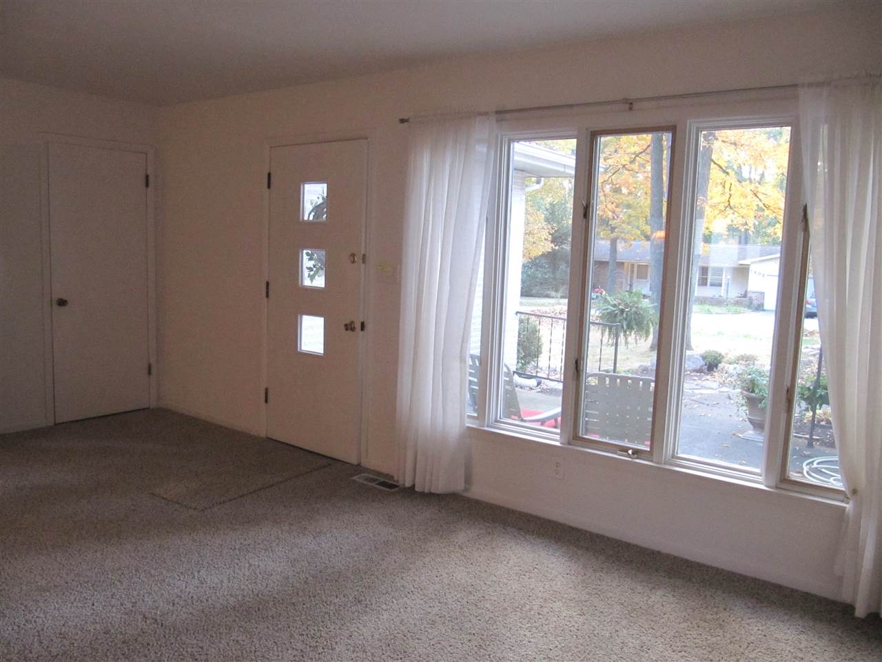 5808 Rosedale Drive Fort Wayne, IN 46804 - Photo 2 of 26 Gallery Image 2