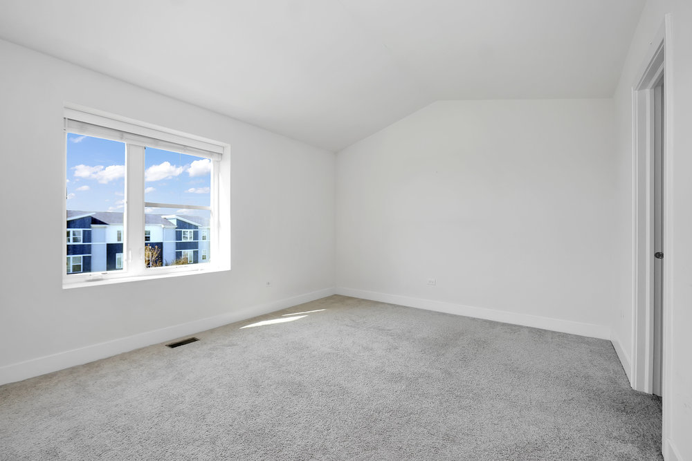 4133 Calder Lane Aurora, IL 60504 - Photo 17 of 38 an empty room with a window