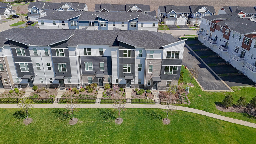 4133 Calder Lane Aurora, IL 60504 - Photo 37 of 38 a aerial view of multiple houses with yard