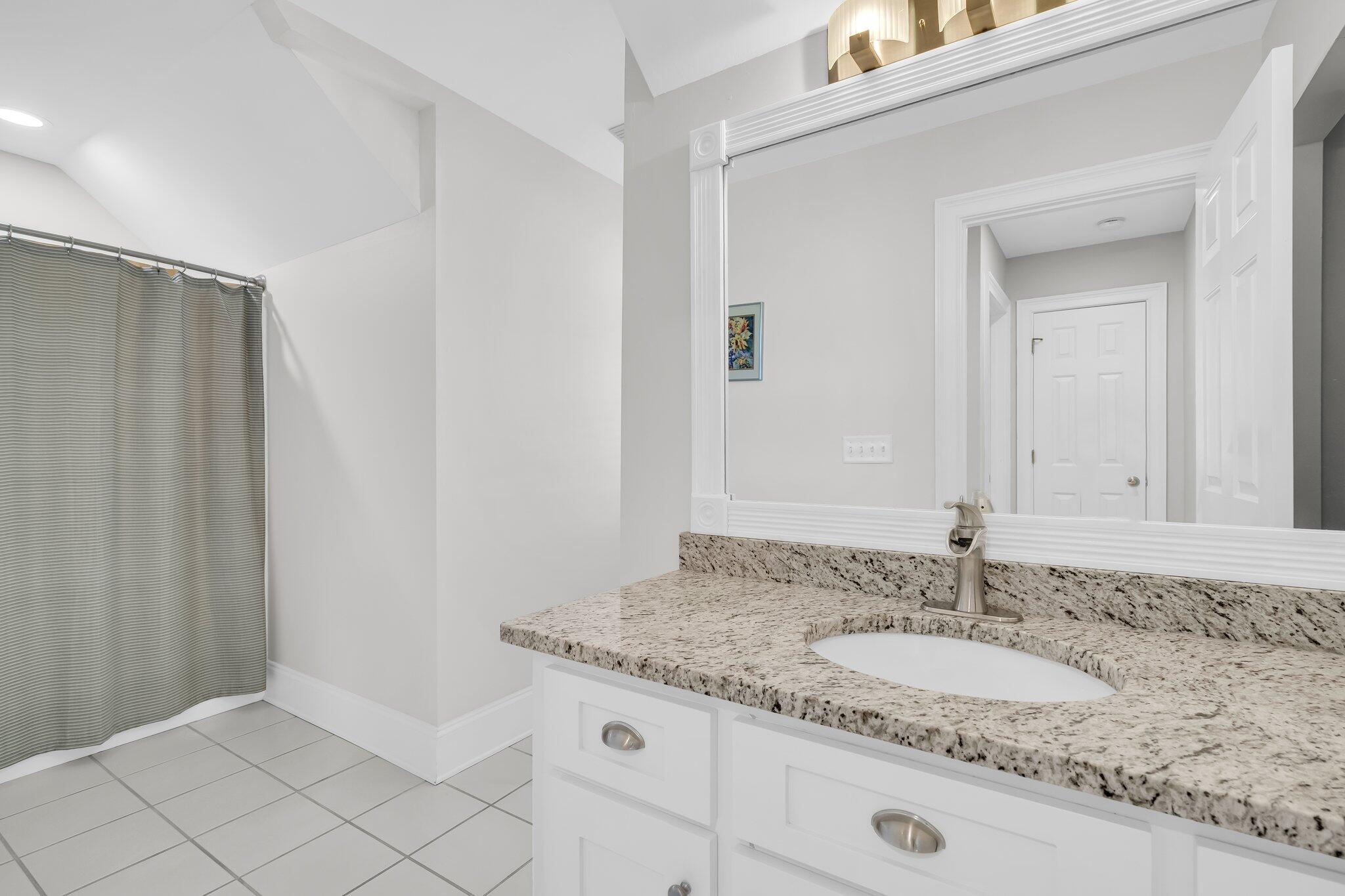 1000 Rivershore Road Charleston, SC 29492 - Photo 39 of 65 Upstairs Bath