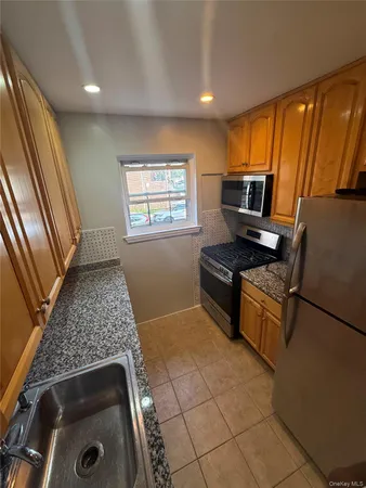 $2,700 | 739 Adee Avenue, Unit 1 | Olinville