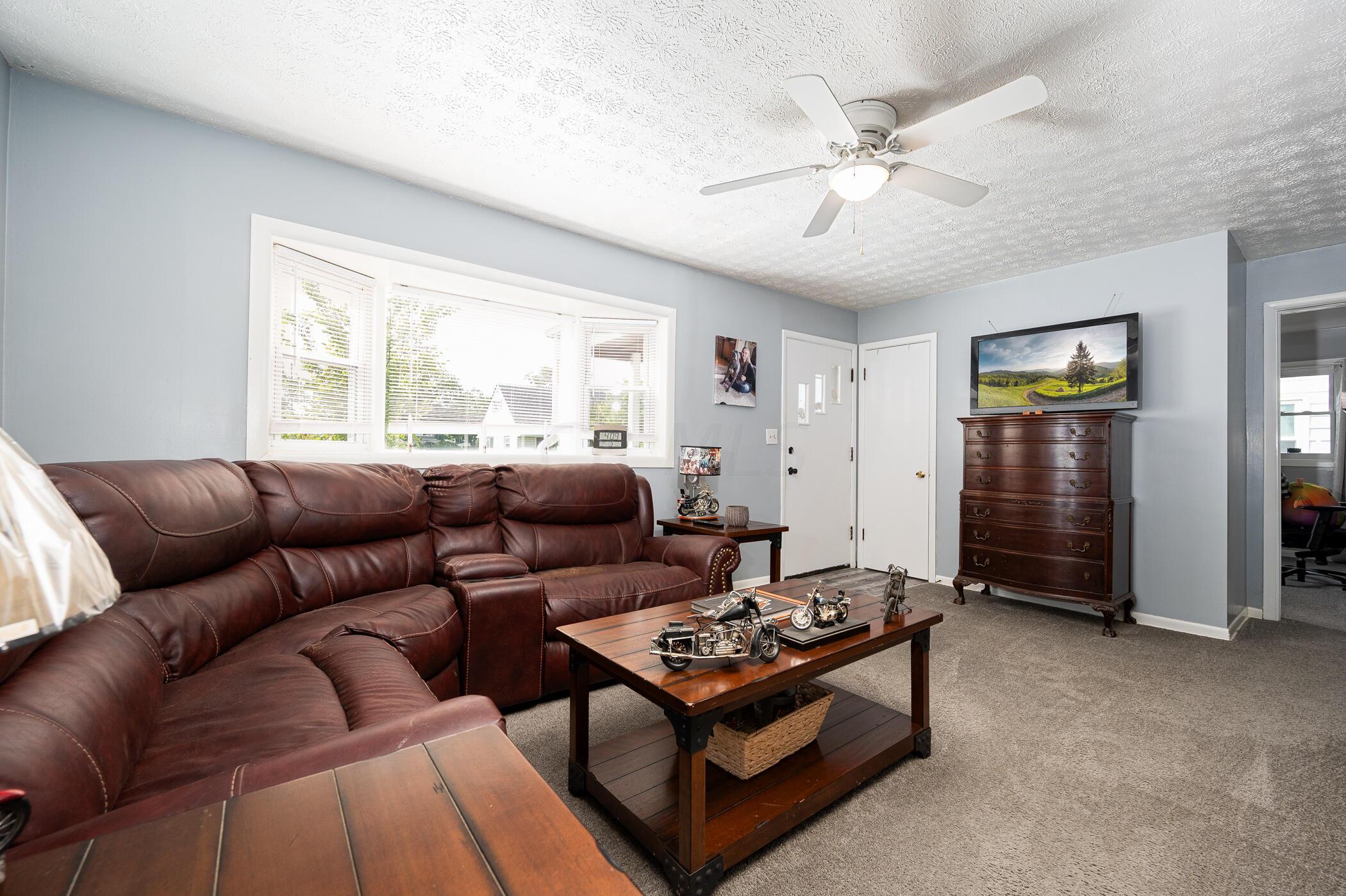 818 Elaine Road Columbus, OH 43213 - Photo 9 of 57 818 Elaine Rd_009
